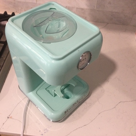 Snow cone machine used 2-4 times in brand new condition blue no box. - Picture 12 of 12